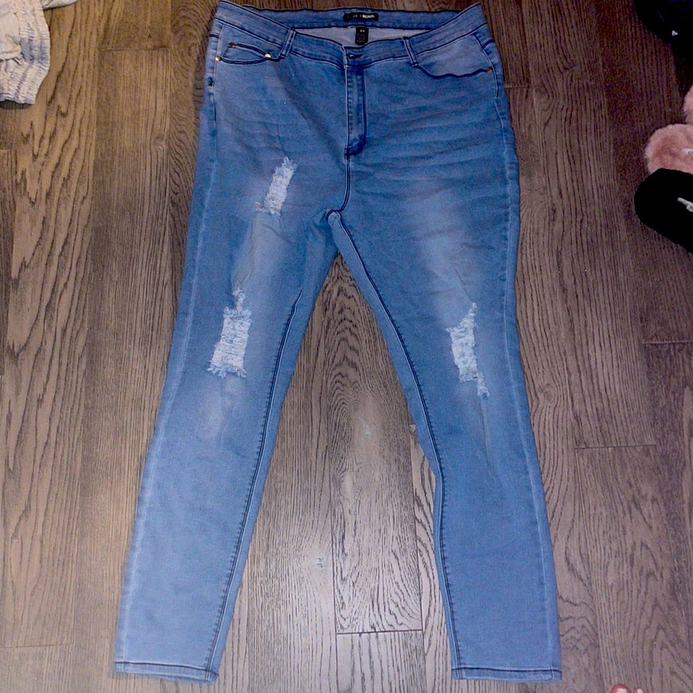 Fashion nova, 2x, light wash ripped jeans